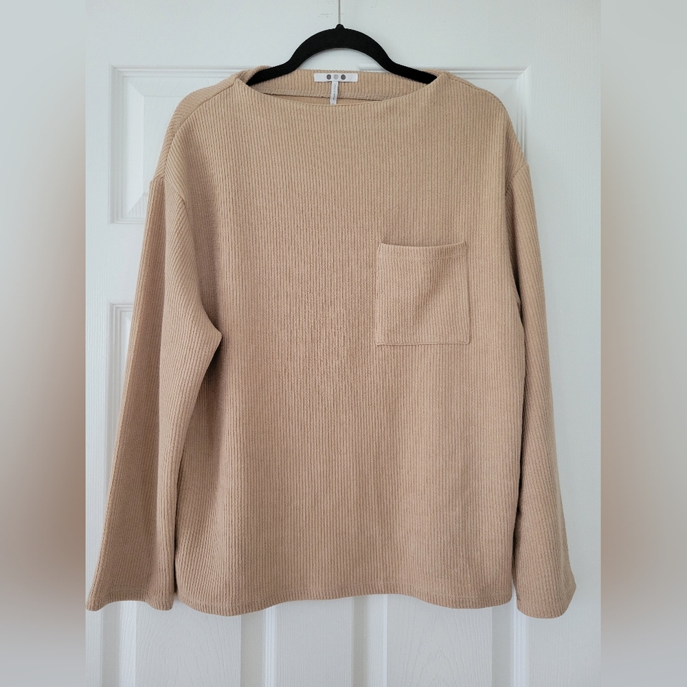 Womens NWT Medium Ribbed Long Sleeve Pocket Top - Beige